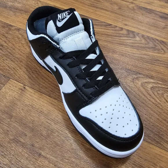 Nike Panda Dunks - Picture 2 of 10